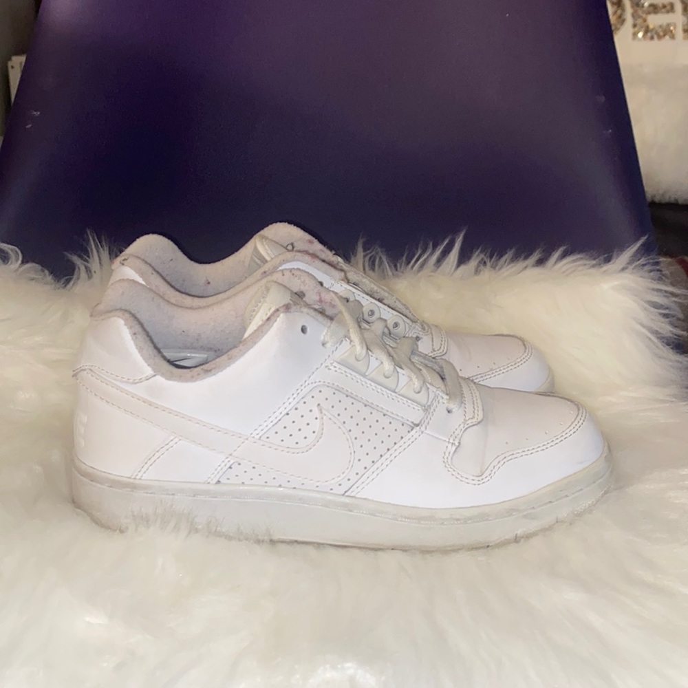 Boys youth size 6 Nike Delta force sneakers